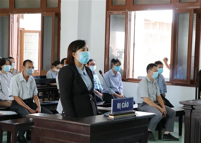 Vụ làm lộ đề thi công chức ở Phú Yên: Xét xử sơ thẩm 18 bị cáo - Ảnh 1. Vụ làm lộ đề thi công chức ở Phú Yên: Xét xử sơ thẩm 18 bị cáo - Ảnh 1.