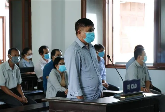Vụ làm lộ đề thi công chức ở Phú Yên: Xét xử sơ thẩm 18 bị cáo - Ảnh 2. Vụ làm lộ đề thi công chức ở Phú Yên: Xét xử sơ thẩm 18 bị cáo - Ảnh 2.