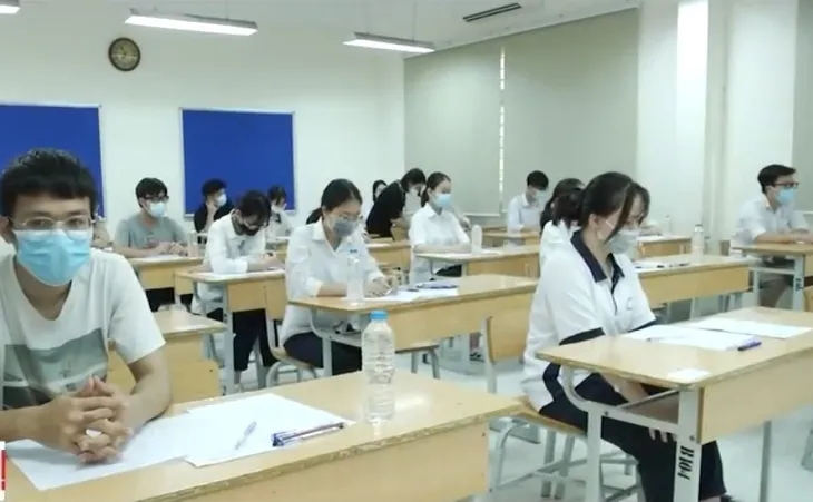 Điểm chuẩn cao ngất ngưởng - Chưa bao giờ xét tuyển Đại học nóng như năm nay! - Ảnh 2. Điểm chuẩn cao ngất ngưởng - Chưa bao giờ xét tuyển Đại học nóng như năm nay! - Ảnh 2.