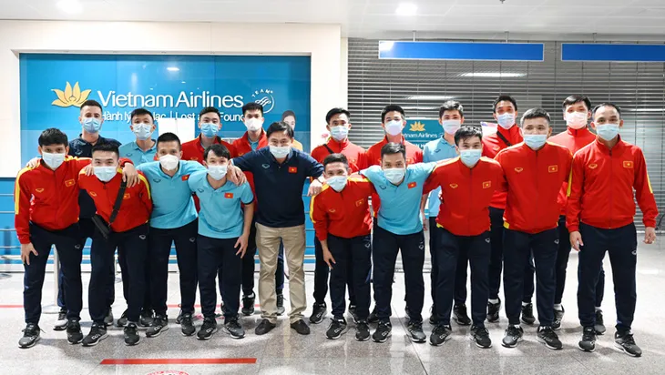 ĐT futsal Việt Nam về nước, kết thúc hành trình ấn tượng tại VCK FIFA Futsal World Cup Lithuania 2021 - Ảnh 2. ĐT futsal Việt Nam về nước, kết thúc hành trình ấn tượng tại VCK FIFA Futsal World Cup Lithuania 2021 - Ảnh 2.