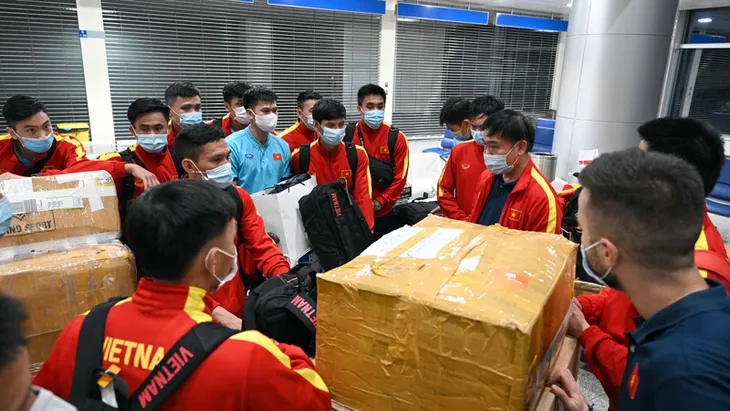 ĐT futsal Việt Nam về nước, kết thúc hành trình ấn tượng tại VCK FIFA Futsal World Cup Lithuania 2021 - Ảnh 4. ĐT futsal Việt Nam về nước, kết thúc hành trình ấn tượng tại VCK FIFA Futsal World Cup Lithuania 2021 - Ảnh 4.