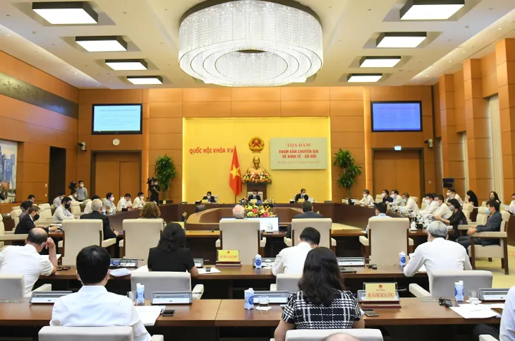 Chủ tịch Quốc hội: Tìm điểm cân bằng, tối ưu giữa y tế và kinh tế - xã hội trong bối cảnh dịch bệnh - Ảnh 1. Chủ tịch Quốc hội: Tìm điểm cân bằng, tối ưu giữa y tế và kinh tế - xã hội trong bối cảnh dịch bệnh - Ảnh 1.