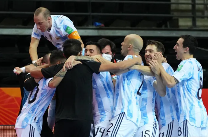 FIFA Futsal World Cup Lithuania 2021™ | Xác định cặp đấu bán kết đầu tiên: ĐT Brazil - ĐT Argentina - Ảnh 4. FIFA Futsal World Cup Lithuania 2021™ | Xác định cặp đấu bán kết đầu tiên: ĐT Brazil - ĐT Argentina - Ảnh 4.