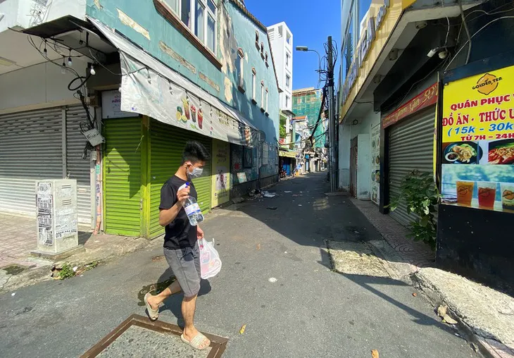 Tháo dỡ hàng trăm rào chắn ở vùng xanh TP Hồ Chí Minh - Ảnh 2. Tháo dỡ hàng trăm rào chắn ở vùng xanh TP Hồ Chí Minh - Ảnh 2.