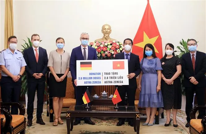 Đức hỗ trợ Việt Nam thêm 2,6 triệu liều vaccine ngừa COVID-19 - Ảnh 1. Đức hỗ trợ Việt Nam thêm 2,6 triệu liều vaccine ngừa COVID-19 - Ảnh 1.