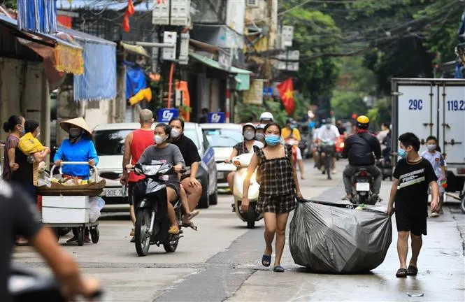 Nhịp sống bình thường mới dần trở lại với người dân phường Chương Dương (Hà Nội) - Ảnh 9. Nhịp sống bình thường mới dần trở lại với người dân phường Chương Dương (Hà Nội) - Ảnh 9.