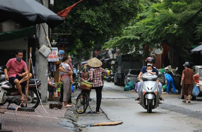 Nhịp sống bình thường mới dần trở lại với người dân phường Chương Dương (Hà Nội) - Ảnh 7. Nhịp sống bình thường mới dần trở lại với người dân phường Chương Dương (Hà Nội) - Ảnh 7.