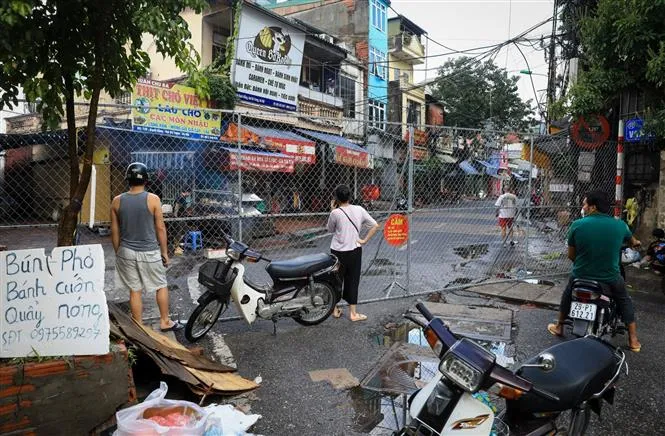 Nhịp sống bình thường mới dần trở lại với người dân phường Chương Dương (Hà Nội) - Ảnh 5. Nhịp sống bình thường mới dần trở lại với người dân phường Chương Dương (Hà Nội) - Ảnh 5.