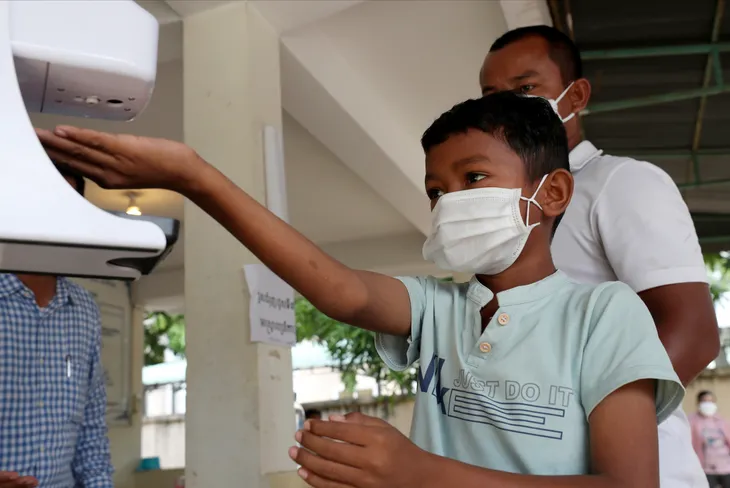 82% dân số Campuchia đã tiêm vaccine COVID-19 - Ảnh 1. 82% dân số Campuchia đã tiêm vaccine COVID-19 - Ảnh 1.