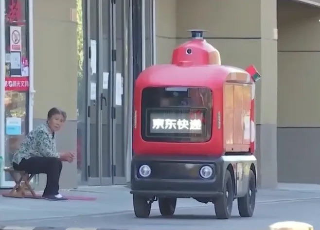 Robot giao hàng ngày càng phổ biến tại Trung Quốc - Ảnh 1. Robot giao hàng ngày càng phổ biến tại Trung Quốc - Ảnh 1.