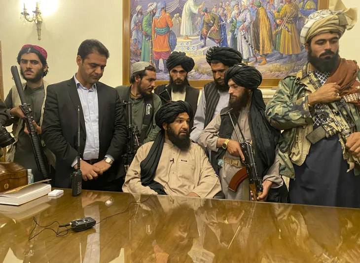 Taliban sẽ tạm thời áp dụng hiến pháp quân chủ, trao quyền cho phụ nữ - Ảnh 1. Taliban sẽ tạm thời áp dụng hiến pháp quân chủ, trao quyền cho phụ nữ - Ảnh 1.