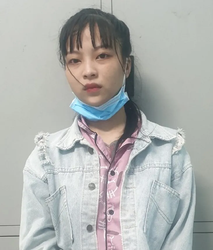 Bắt cô gái Gen Z cố ý gây thương tích rồi trốn truy nã, lấy chồng, sinh con - Ảnh 1. Bắt cô gái Gen Z cố ý gây thương tích rồi trốn truy nã, lấy chồng, sinh con - Ảnh 1.