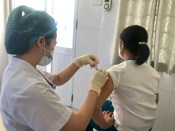 TP Hồ Chí Minh ban hành Chỉ thị 18 về từng bước phục hồi kinh tế từ 1/10 - Ảnh 1. TP Hồ Chí Minh ban hành Chỉ thị 18 về từng bước phục hồi kinh tế từ 1/10 - Ảnh 1.