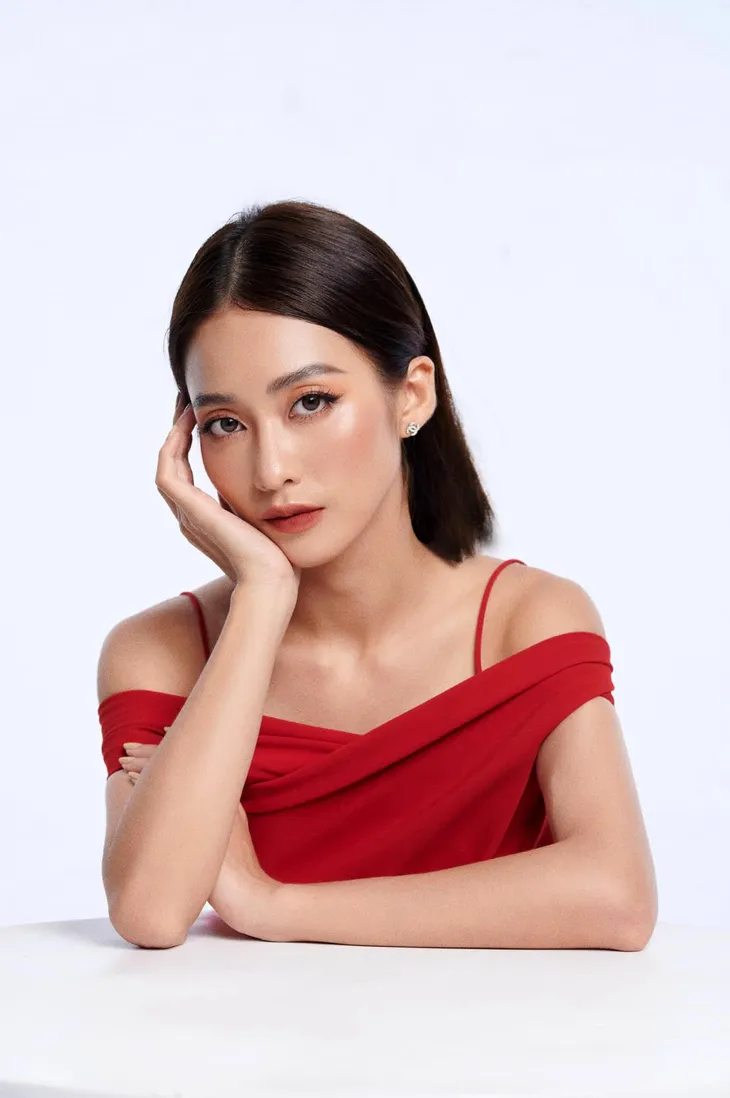 Bóc giá váy vóc hàng hiệu Khả Ngân mặc trong 11 tháng 5 ngày - Ảnh 20. Bóc giá váy vóc hàng hiệu Khả Ngân mặc trong 11 tháng 5 ngày - Ảnh 20.
