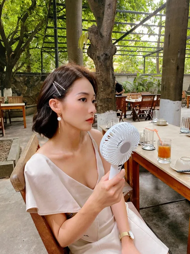 Bóc giá váy vóc hàng hiệu Khả Ngân mặc trong 11 tháng 5 ngày - Ảnh 12. Bóc giá váy vóc hàng hiệu Khả Ngân mặc trong 11 tháng 5 ngày - Ảnh 12.
