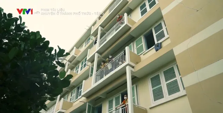 Chuyện ở thành phố thức - Tập 3: Mỗi người dân là một chiến sĩ trong cuộc chiến chống dịch COVID-19 - Ảnh 4. Chuyện ở thành phố thức - Tập 3: Mỗi người dân là một chiến sĩ trong cuộc chiến chống dịch COVID-19 - Ảnh 4.