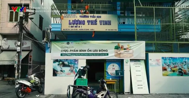 Chuyện ở thành phố thức - Tập 3: Mỗi người dân là một chiến sĩ trong cuộc chiến chống dịch COVID-19 - Ảnh 7. Chuyện ở thành phố thức - Tập 3: Mỗi người dân là một chiến sĩ trong cuộc chiến chống dịch COVID-19 - Ảnh 7.