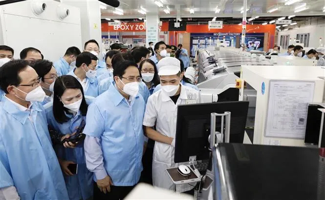 Thủ tướng: Phòng, chống dịch tốt để phát triển sản xuất - Ảnh 1. Thủ tướng: Phòng, chống dịch tốt để phát triển sản xuất - Ảnh 1.