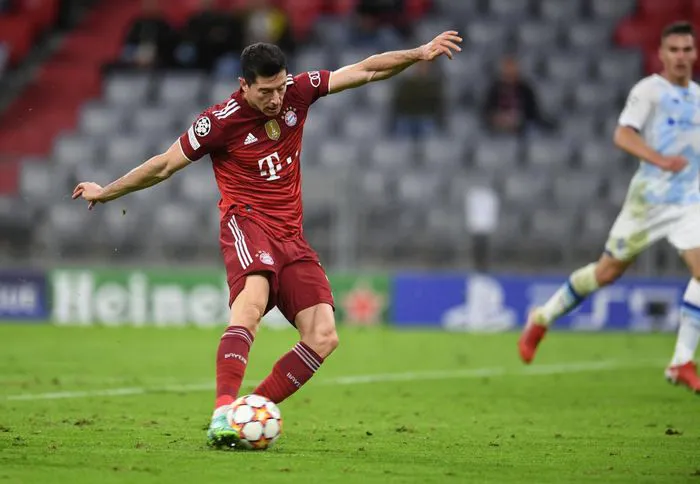 Kết quả UEFA Champions League rạng sáng 30/9: Man Utd 2-1 Villarreal, Benfica 3-0 Barca, Juventus 1-0 Chelsea - Ảnh 5. Kết quả UEFA Champions League rạng sáng 30/9: Man Utd 2-1 Villarreal, Benfica 3-0 Barca, Juventus 1-0 Chelsea - Ảnh 5.