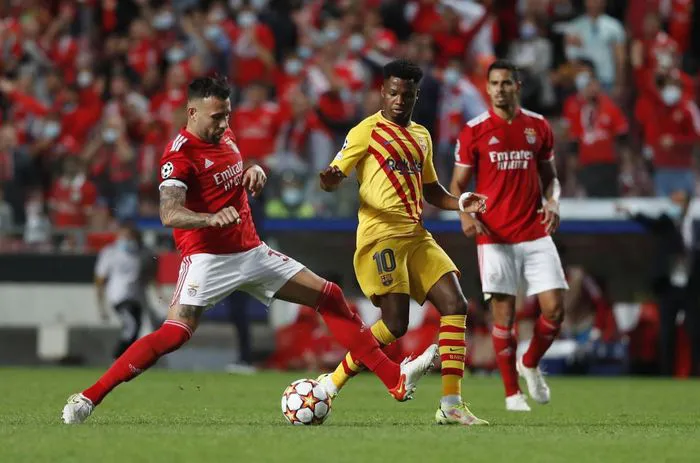 Kết quả UEFA Champions League rạng sáng 30/9: Man Utd 2-1 Villarreal, Benfica 3-0 Barca, Juventus 1-0 Chelsea - Ảnh 2. Kết quả UEFA Champions League rạng sáng 30/9: Man Utd 2-1 Villarreal, Benfica 3-0 Barca, Juventus 1-0 Chelsea - Ảnh 2.
