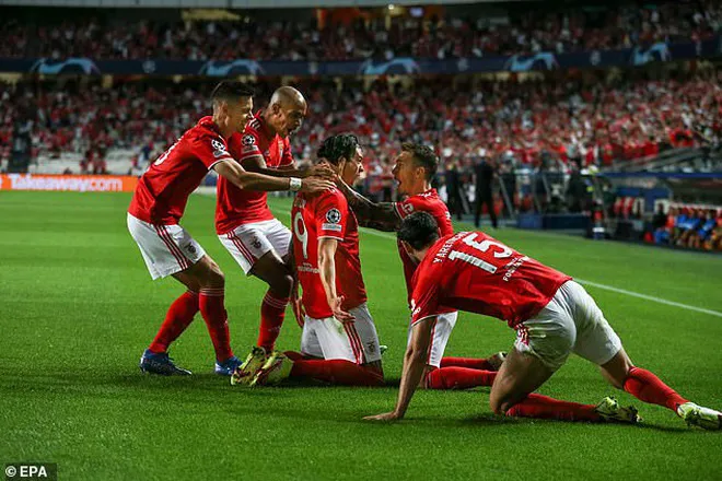 UEFA Champions League: Thua đậm Benfica, Barcelona nguy cơ dừng bước ngay vòng bảng - Ảnh 4. UEFA Champions League: Thua đậm Benfica, Barcelona nguy cơ dừng bước ngay vòng bảng - Ảnh 4.