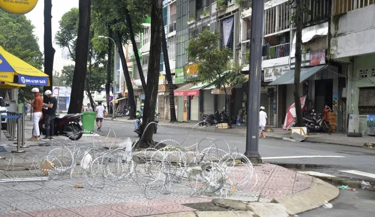 TP Hồ Chí Minh đã gỡ bỏ tất cả các chốt kiểm soát nội thành - Ảnh 1.