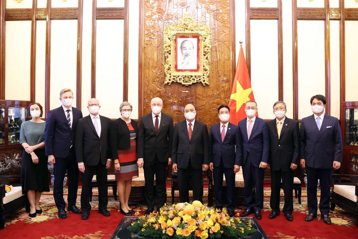 Chủ tịch nước Nguyễn Xuân Phúc tiếp các Đại sứ các nước Uruguay, Phần Lan, Áo trình Quốc thư - Ảnh 2. Chủ tịch nước Nguyễn Xuân Phúc tiếp các Đại sứ các nước Uruguay, Phần Lan, Áo trình Quốc thư - Ảnh 2.
