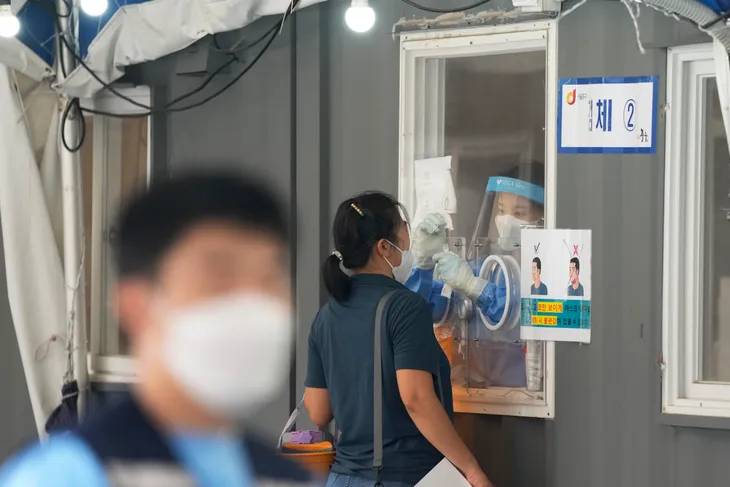 Phát hiện 3 ca nhiễm biến thể Mu, Hàn Quốc tiếp tục áp dụng cảnh báo cao nhất - Ảnh 1. Phát hiện 3 ca nhiễm biến thể Mu, Hàn Quốc tiếp tục áp dụng cảnh báo cao nhất - Ảnh 1.