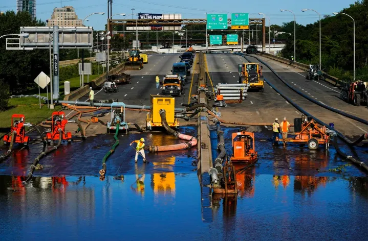 Tổng thống Biden đến kiểm tra thiệt hại do bão Ida gây ra tại Louisiana - Ảnh 3. Tổng thống Biden đến kiểm tra thiệt hại do bão Ida gây ra tại Louisiana - Ảnh 3.