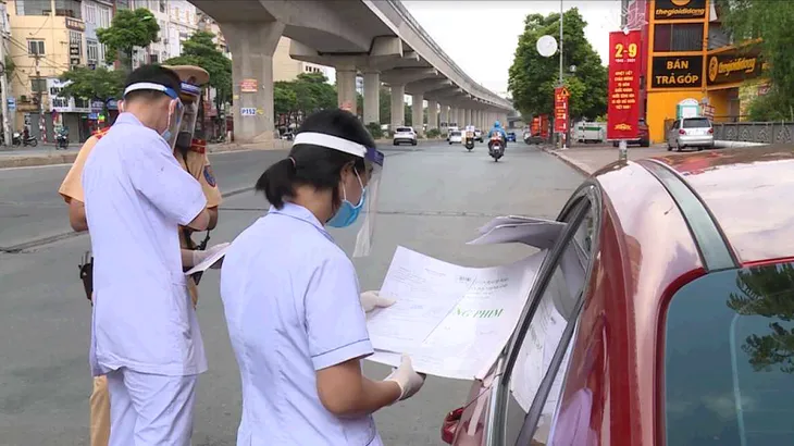 Tăng cường phòng dịch tại vùng đỏ của Hà Nội - Ảnh 1. Tăng cường phòng dịch tại vùng đỏ của Hà Nội - Ảnh 1.