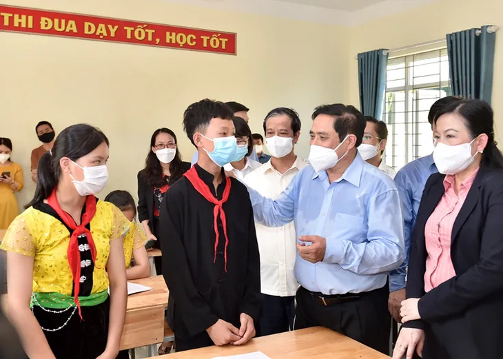 Thủ tướng: Tạo điều kiện học tập tốt nhất cho con em đồng bào các dân tộc - Ảnh 2. Thủ tướng: Tạo điều kiện học tập tốt nhất cho con em đồng bào các dân tộc - Ảnh 2.