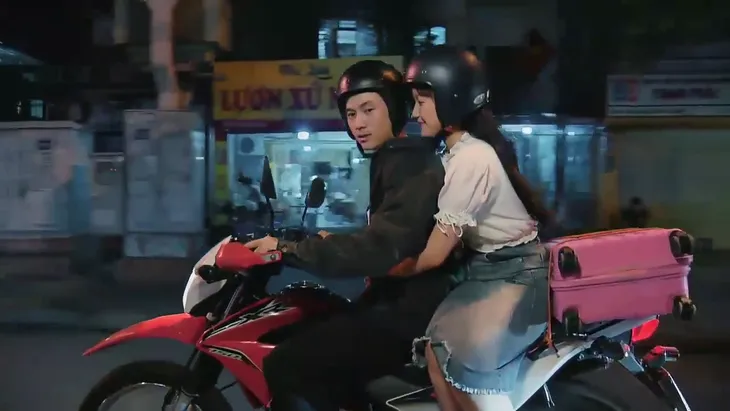 Hương vị tình thân phần 2 - Tập 27: Mải hùa theo mẹ chồng chèn ép Nam, Thy không hay biết trà xanh muốn cướp chồng - Ảnh 2. Hương vị tình thân phần 2 - Tập 27: Mải hùa theo mẹ chồng chèn ép Nam, Thy không hay biết trà xanh muốn cướp chồng - Ảnh 2.
