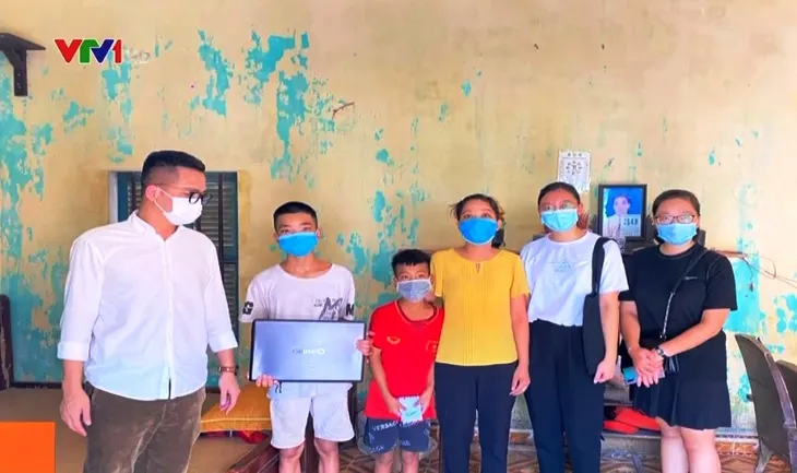 San sẻ yêu thương, giúp em đến trường - Ảnh 1. San sẻ yêu thương, giúp em đến trường - Ảnh 1.