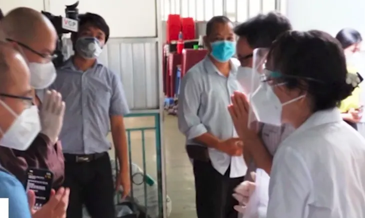 Hàng ngàn suất ăn ngon Từ tâm cùng cộng đồng chống dịch - Ảnh 2. Hàng ngàn suất ăn ngon Từ tâm cùng cộng đồng chống dịch - Ảnh 2.