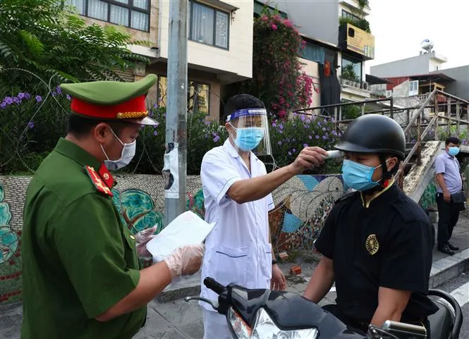 Hà Nội chưa xử phạt người dân không có Giấy đi đường theo mẫu mới - Ảnh 1. Hà Nội chưa xử phạt người dân không có Giấy đi đường theo mẫu mới - Ảnh 1.