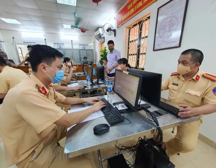 Từ ngày 8/9, Hà Nội kiểm tra Giấy đi đường theo mẫu mới - Ảnh 4. Từ ngày 8/9, Hà Nội kiểm tra Giấy đi đường theo mẫu mới - Ảnh 4.