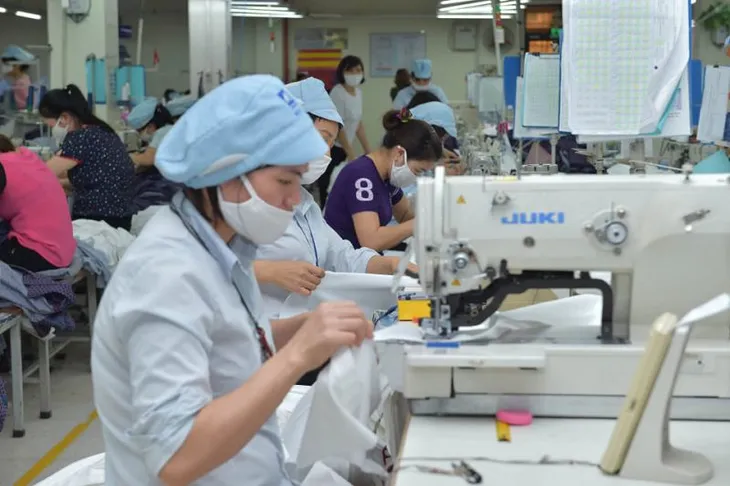 Hơn 50% doanh nghiệp Hà Nội có thể ổn định sản xuất trở lại - Ảnh 1. Hơn 50% doanh nghiệp Hà Nội có thể ổn định sản xuất trở lại - Ảnh 1.