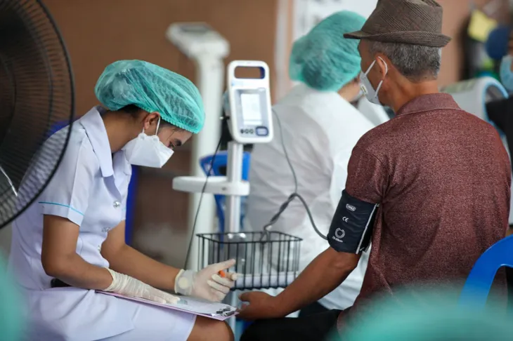 Thế giới ghi nhận 4,58 triệu trường hợp tử vong vì COVID-19 - Ảnh 1. Thế giới ghi nhận 4,58 triệu trường hợp tử vong vì COVID-19 - Ảnh 1.