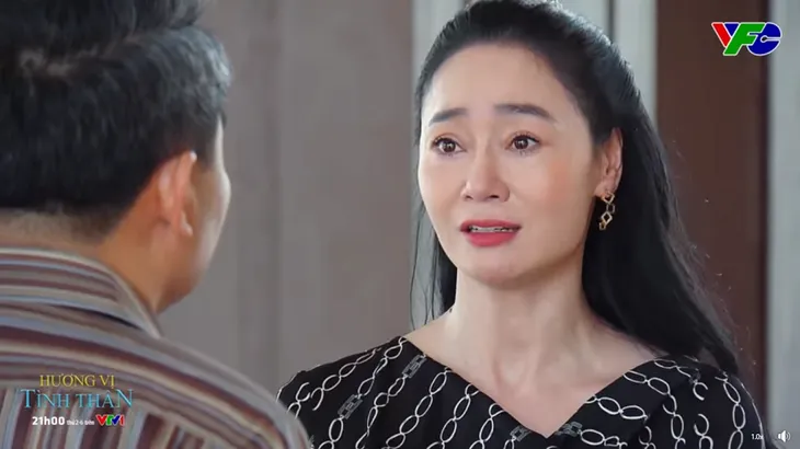 Hương vị tình thân phần 2 - Tập 30: Bà Xuân ghen vì ông Khang tận tình chăm sóc người phụ nữ khác - Ảnh 1. Hương vị tình thân phần 2 - Tập 30: Bà Xuân ghen vì ông Khang tận tình chăm sóc người phụ nữ khác - Ảnh 1.