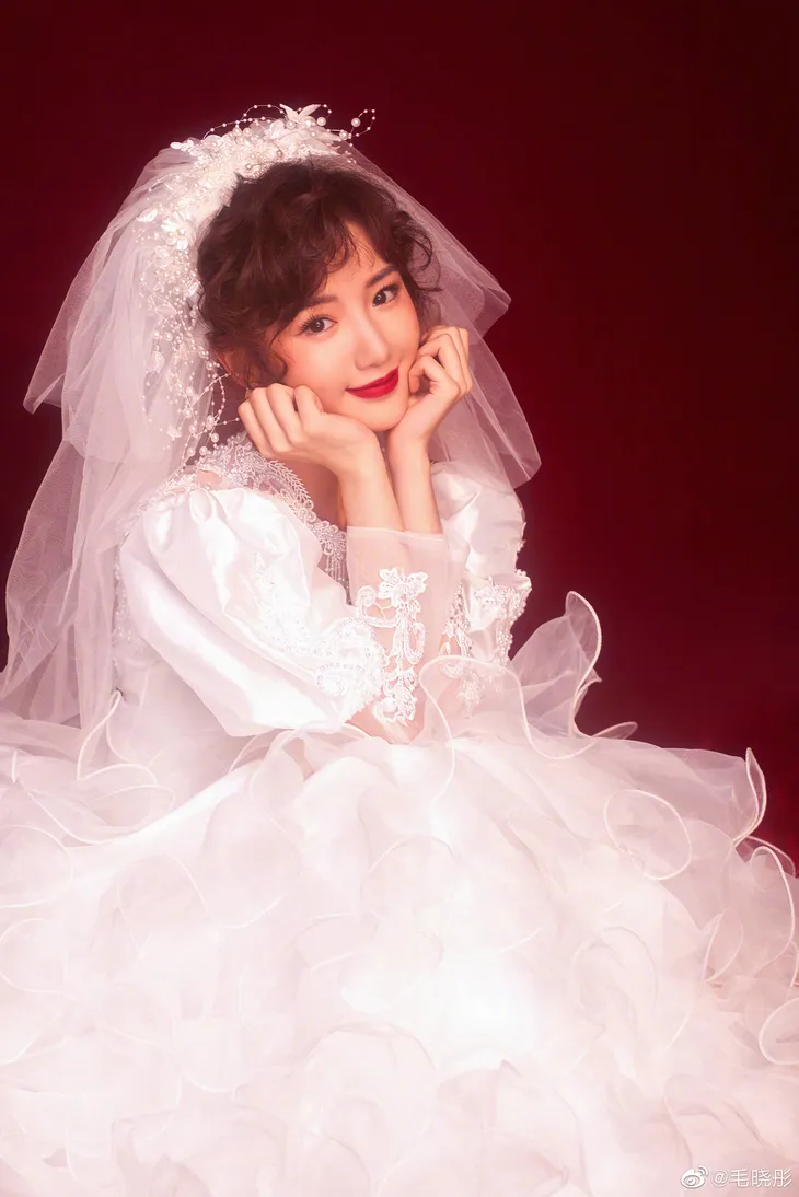 Liêu xiêu vì cô dâu Mao Hiểu Đồng đẹp như mơ - Ảnh 4. Liêu xiêu vì cô dâu Mao Hiểu Đồng đẹp như mơ - Ảnh 4.