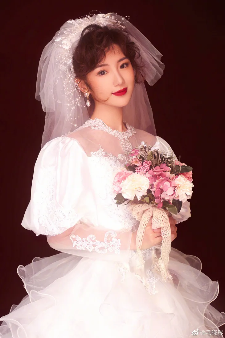 Liêu xiêu vì cô dâu Mao Hiểu Đồng đẹp như mơ - Ảnh 2. Liêu xiêu vì cô dâu Mao Hiểu Đồng đẹp như mơ - Ảnh 2.