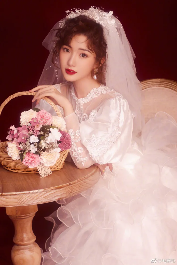 Liêu xiêu vì cô dâu Mao Hiểu Đồng đẹp như mơ - Ảnh 1. Liêu xiêu vì cô dâu Mao Hiểu Đồng đẹp như mơ - Ảnh 1.