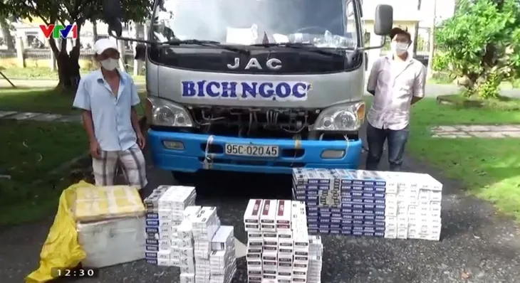 Vận chuyển hàng ngàn bao thuốc lá lậu bằng xe… luồng xanh - Ảnh 2. Vận chuyển hàng ngàn bao thuốc lá lậu bằng xe… luồng xanh - Ảnh 2.