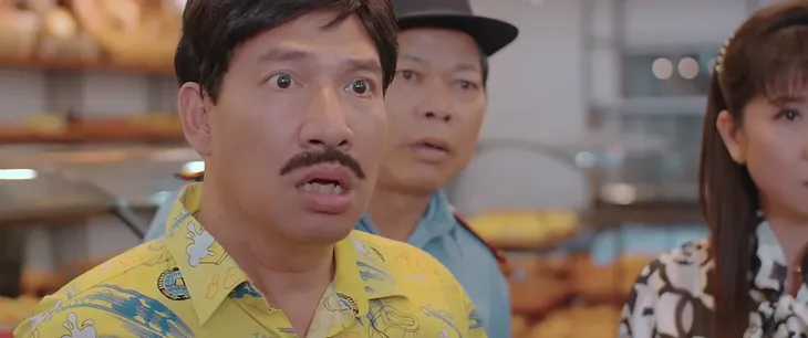 11 tháng 5 ngày: Té ngửa trước màn siêu trộm bánh ngọt của ông Tiến - Ảnh 2. 11 tháng 5 ngày: Té ngửa trước màn siêu trộm bánh ngọt của ông Tiến - Ảnh 2.