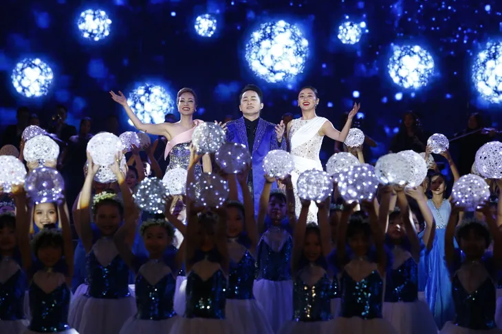 Loạt hình ảnh ấn tượng trong Vũ khúc ánh sáng - Countdown 2022 - Ảnh 5.