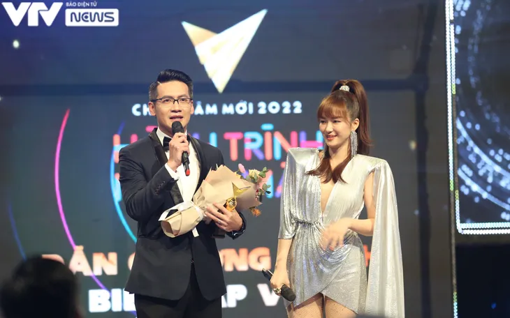 BTV Tuấn Dương giành giải Người dẫn chương trình ấn tượng - Ảnh 3. BTV Tuấn Dương giành giải Người dẫn chương trình ấn tượng - Ảnh 3.
