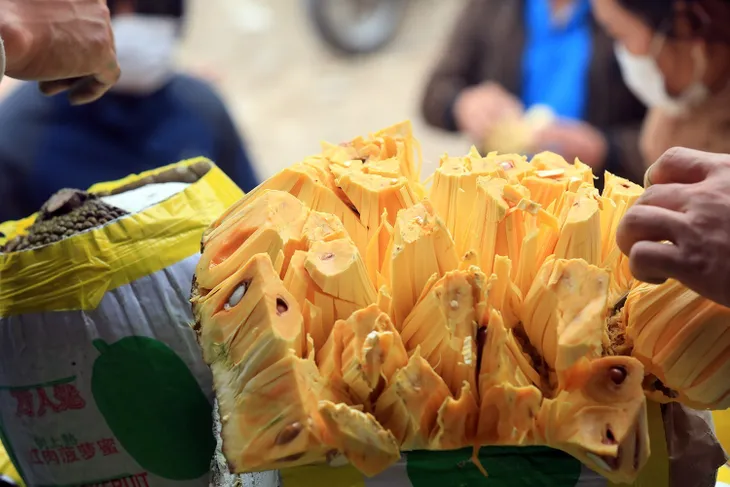 Ùn tắc cửa khẩu, mít, sầu riêng... đổ bộ đường phố Hà Nội - Ảnh 7. Ùn tắc cửa khẩu, mít, sầu riêng... đổ bộ đường phố Hà Nội - Ảnh 7.