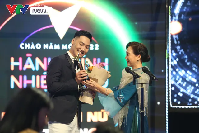 Mạnh Trường chiến thắng giải Nam diễn viên ấn tượng VTV Awards 2021: Đây là món quà vô giá! - Ảnh 1. Mạnh Trường chiến thắng giải Nam diễn viên ấn tượng VTV Awards 2021: Đây là món quà vô giá! - Ảnh 1.