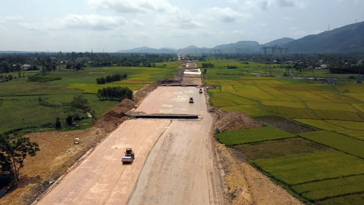 Cao tốc Bắc - Nam: Đừng để “Một đồng sợ tốn – Bốn đồng không đủ” - Ảnh 3. Cao tốc Bắc - Nam: Đừng để “Một đồng sợ tốn – Bốn đồng không đủ” - Ảnh 3.