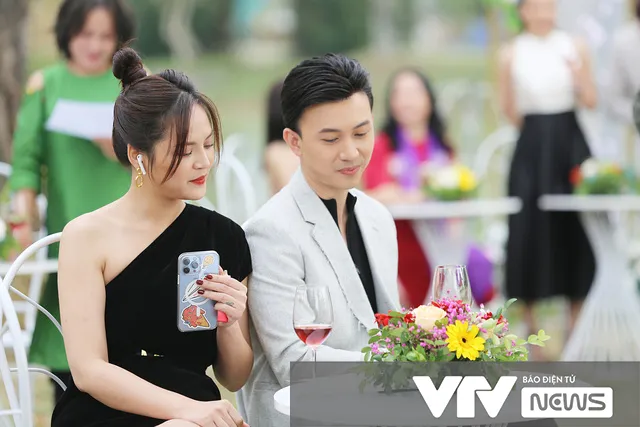 Gặp gỡ diễn viên truyền hình 2022: Shark Long Mạnh Trường và Nam giò Phương Oanh cực đẹp đôi - Ảnh 8. Gặp gỡ diễn viên truyền hình 2022: Shark Long Mạnh Trường và Nam giò Phương Oanh cực đẹp đôi - Ảnh 8.